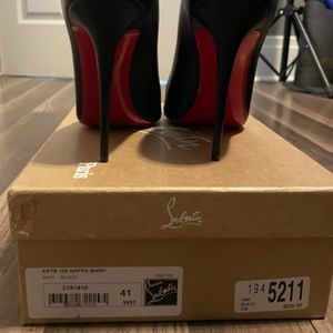 Kate 100 Nappa Leather Louboutin heels like new!